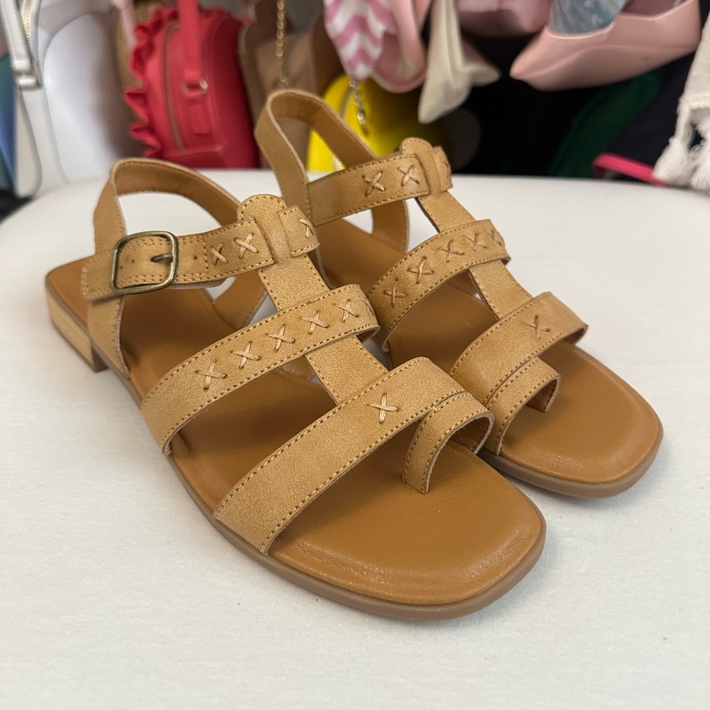 Frye & Co. Ciara "Camel" Adjustable Strap Flat Sandals Size 6